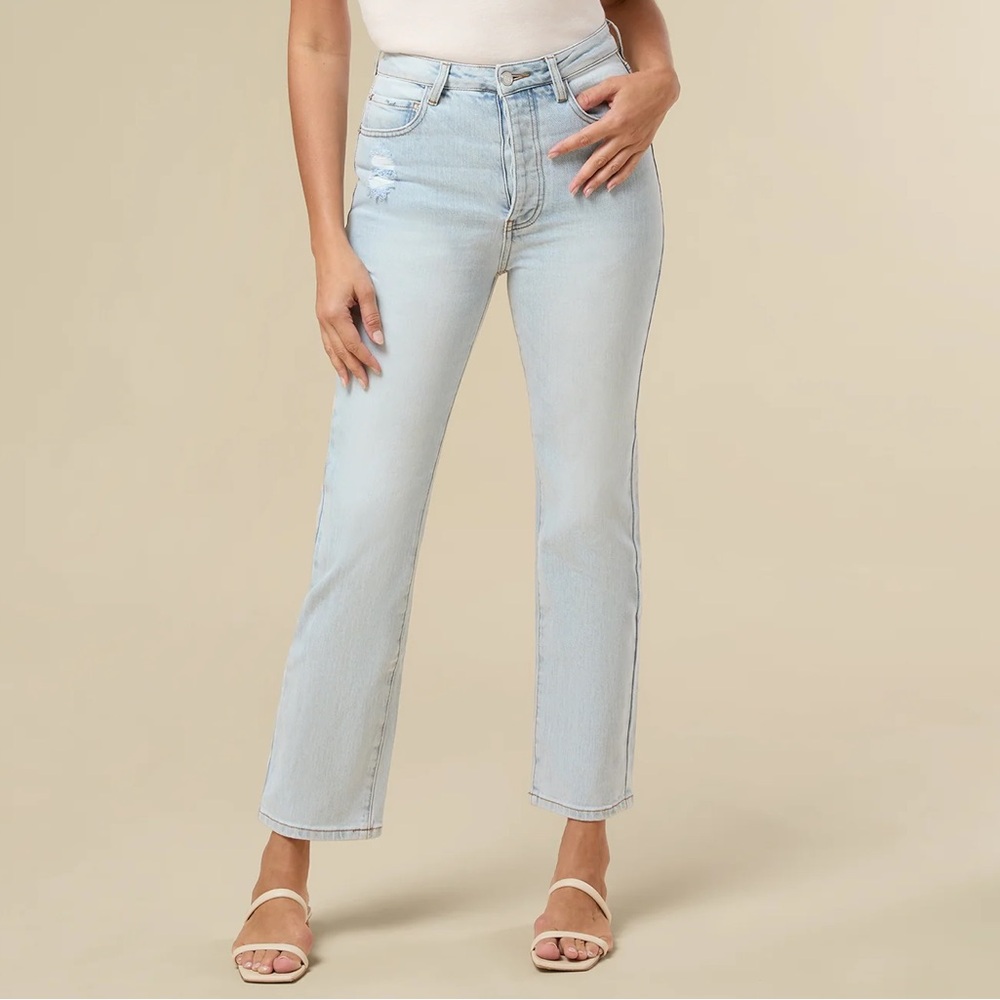Rachel Parcell light wash straight leg jeans